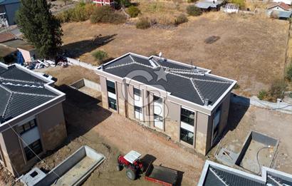 Manisa Bağyolu'nda Site İçinde Müstakil Havuzlu Villa