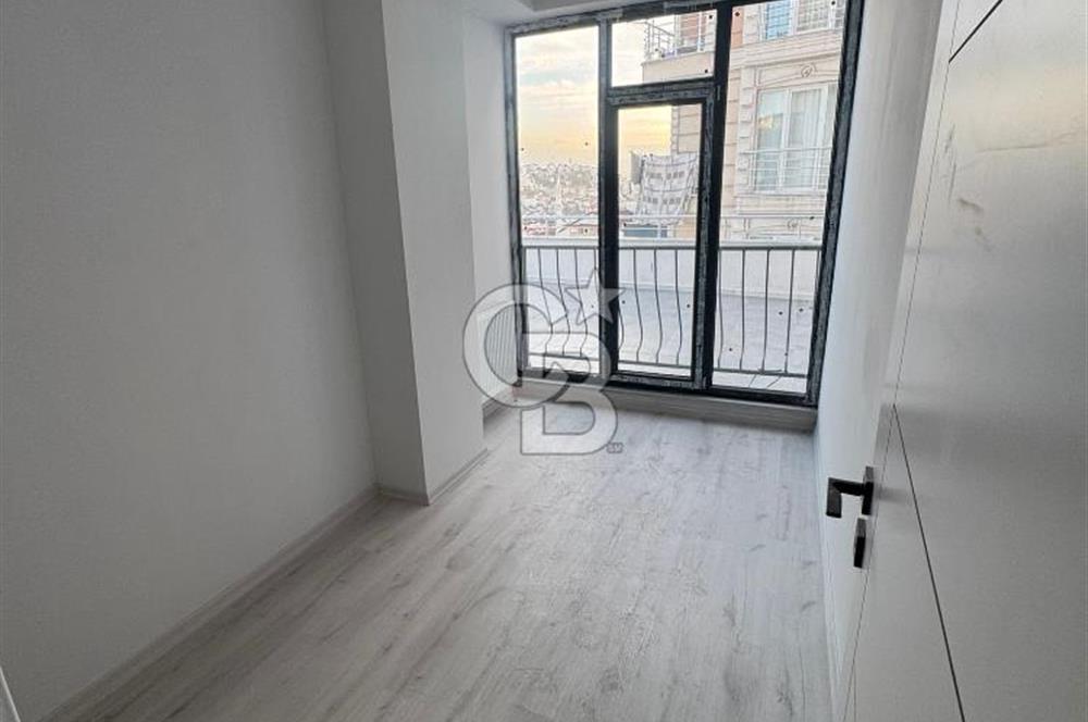 İstiklal Cad. Üzeri | Sıfır | 3+1 | Çift Banyolu | 160 m² Ortak Teras | Otoparklı