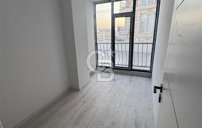 İstiklal Cad. Üzeri | Sıfır | 3+1 | Çift Banyolu | 160 m² Ortak Teras | Otoparklı