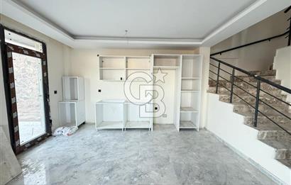 DİKİLİ ÇANDARLI'DA DENİZ MANZARALI MÜSTAKİL HAVUZLU TRİPLEKS VİLLA 