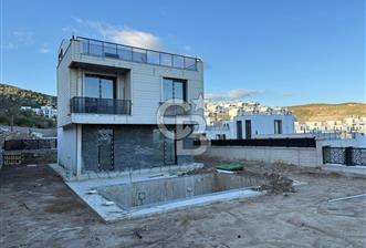 DİKİLİ ÇANDARLI'DA DENİZ MANZARALI MÜSTAKİL HAVUZLU TRİPLEKS VİLLA  - 2 - 321993