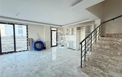 DİKİLİ ÇANDARLI'DA DENİZ MANZARALI MÜSTAKİL HAVUZLU TRİPLEKS VİLLA 