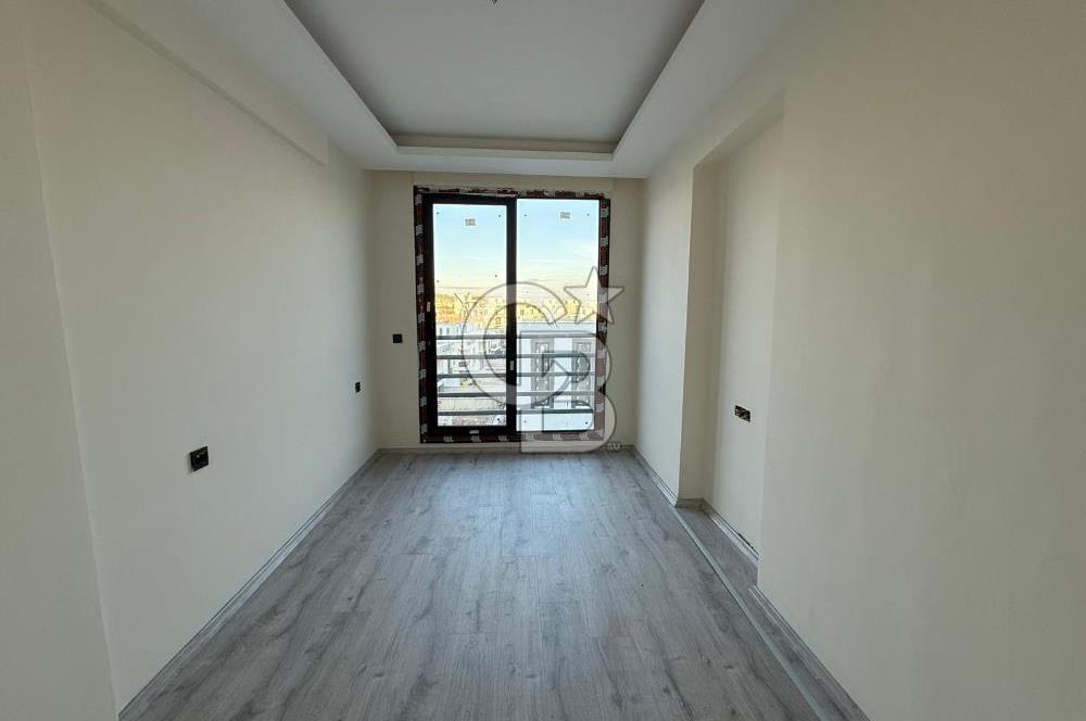 DİKİLİ ÇANDARLI'DA DENİZ MANZARALI MÜSTAKİL HAVUZLU TRİPLEKS VİLLA 