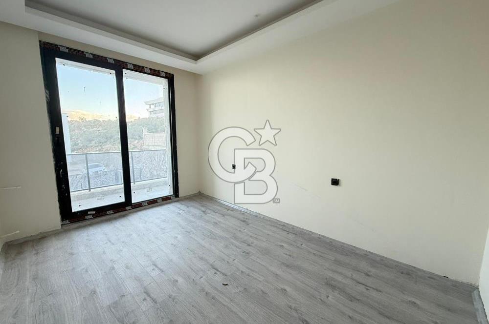 DİKİLİ ÇANDARLI'DA DENİZ MANZARALI MÜSTAKİL HAVUZLU TRİPLEKS VİLLA 