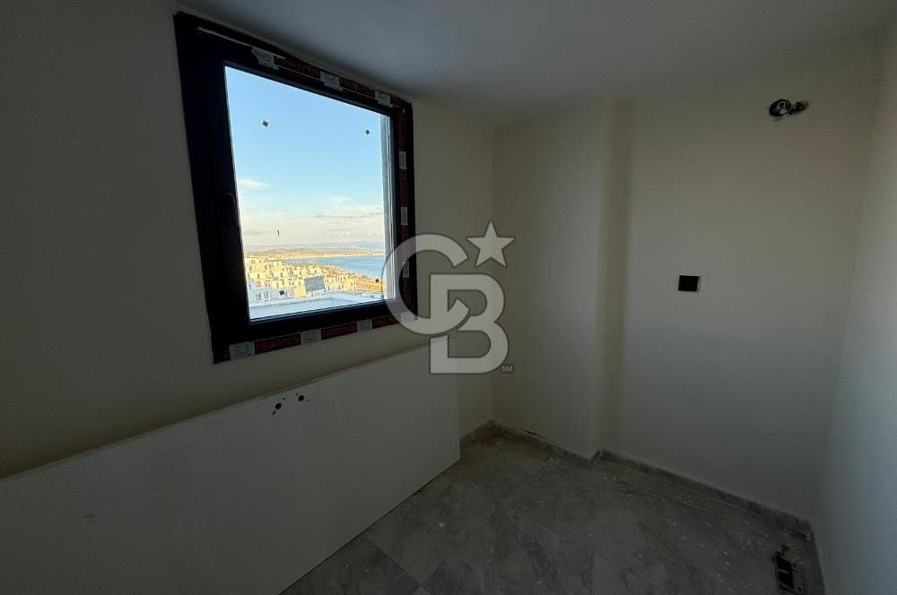 DİKİLİ ÇANDARLI'DA DENİZ MANZARALI MÜSTAKİL HAVUZLU TRİPLEKS VİLLA 