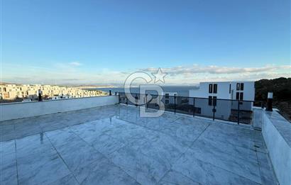 DİKİLİ ÇANDARLI'DA DENİZ MANZARALI MÜSTAKİL HAVUZLU TRİPLEKS VİLLA 