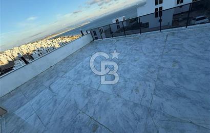 DİKİLİ ÇANDARLI'DA DENİZ MANZARALI MÜSTAKİL HAVUZLU TRİPLEKS VİLLA 