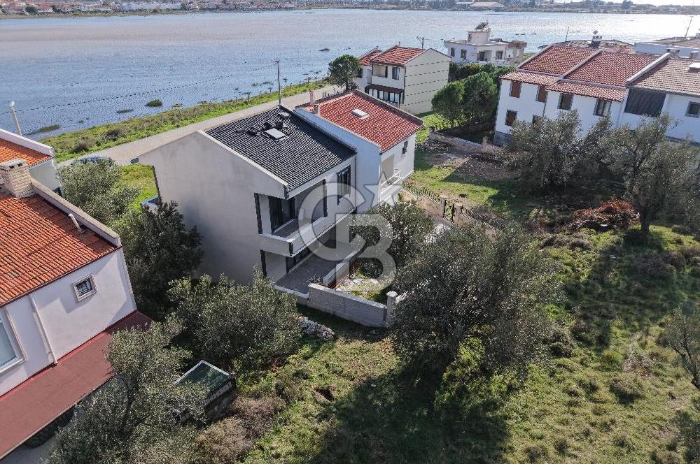 Ayvalık Sarımsaklı Küçükköyde Satılık Villa 