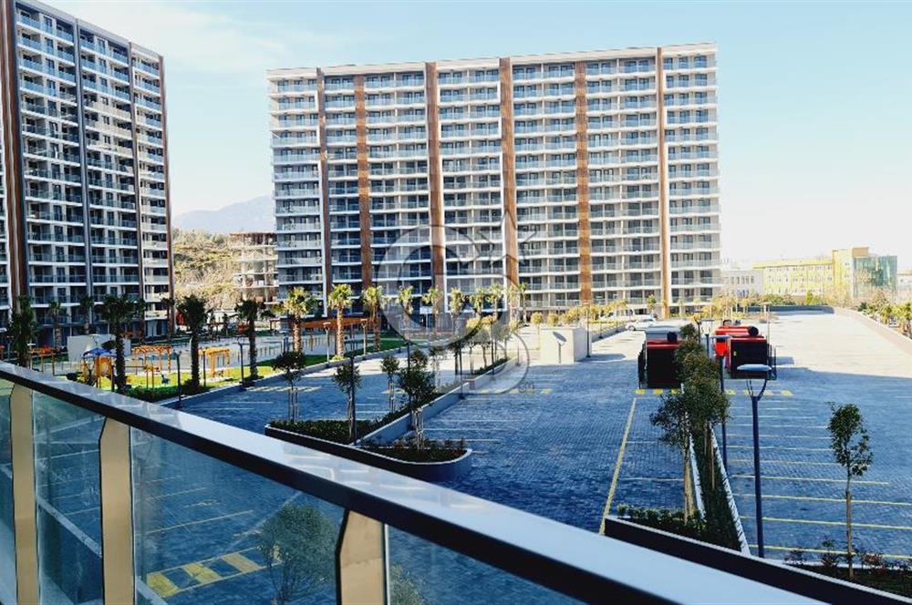 Manisa Meydan Sitesi Havuz Cephe 2+1 Açık Mutfak Satılık Daire