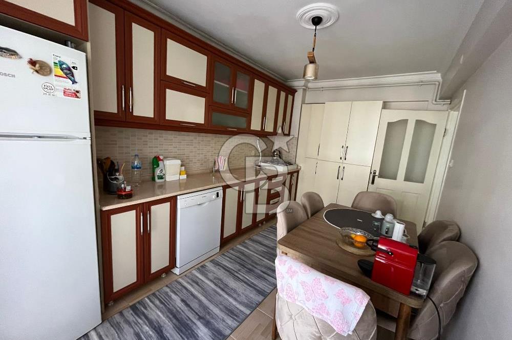 İzmir Karabağlar Refet Bele Mahallesi 3+1 Geniş Satılık Daire