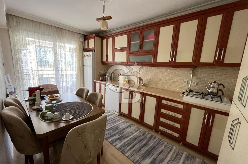 İzmir Karabağlar Refet Bele Mahallesi 3+1 Geniş Satılık Daire