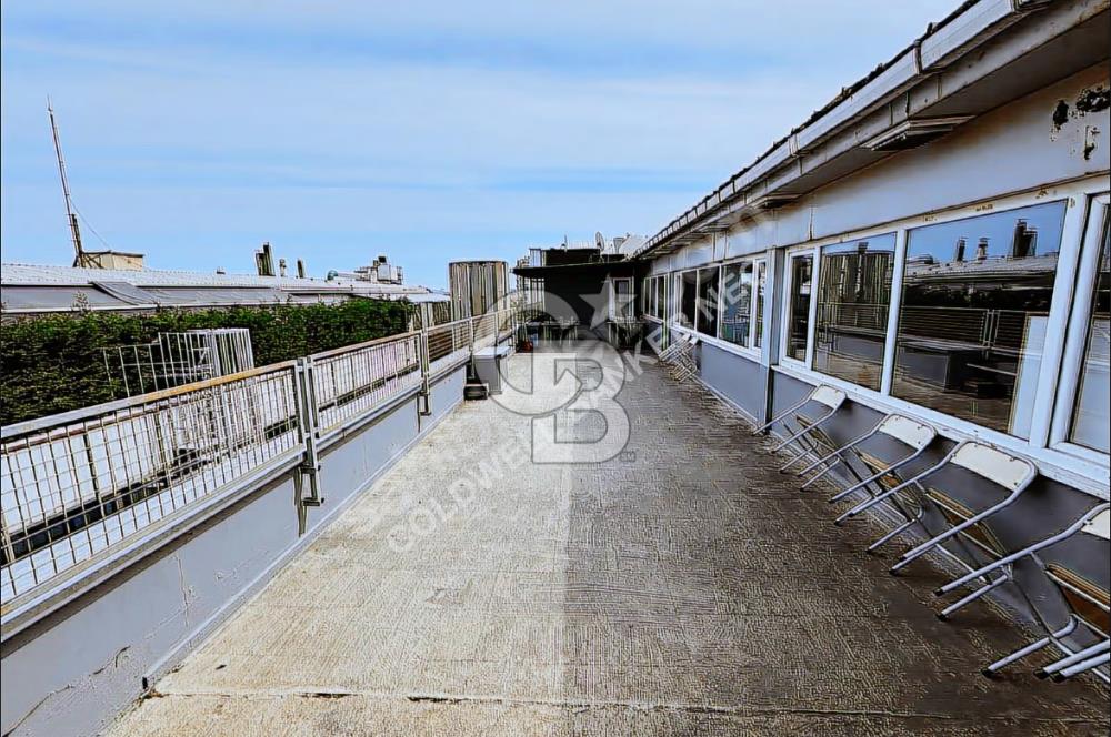 1400 m² Office with Terrace on Büyükdere Street from NEO