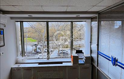 1400 m² Office with Terrace on Büyükdere Street from NEO