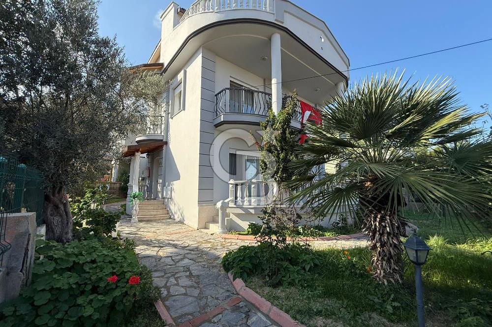 Urla Çeşmealtın’da Kiralık 4+1 Villa 