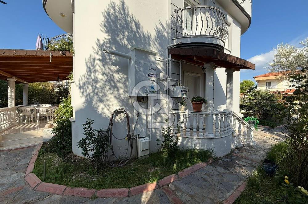 Urla Çeşmealtın’da Kiralık 4+1 Villa 