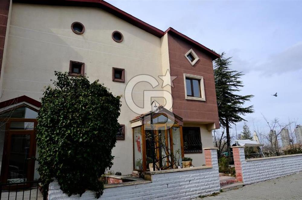 Bahçeli Yeşil Vadi Sitesi Satılık Köşe Villa