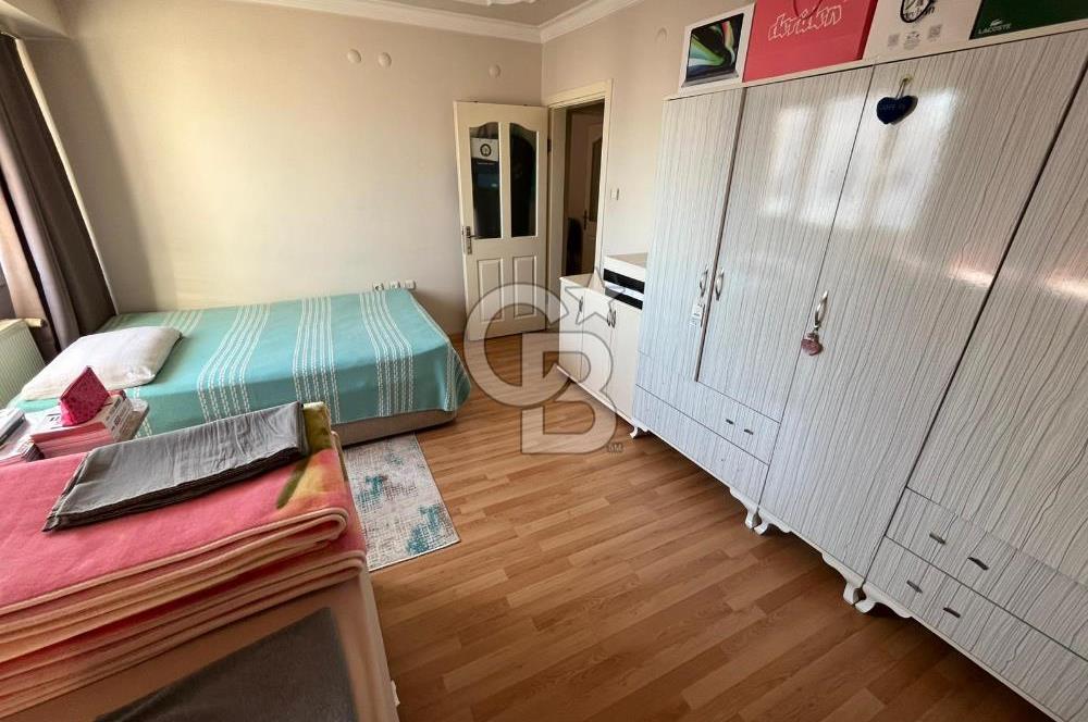 İzmir Karabağlar Refet Bele Mahallesi 3+1 Geniş Satılık Daire