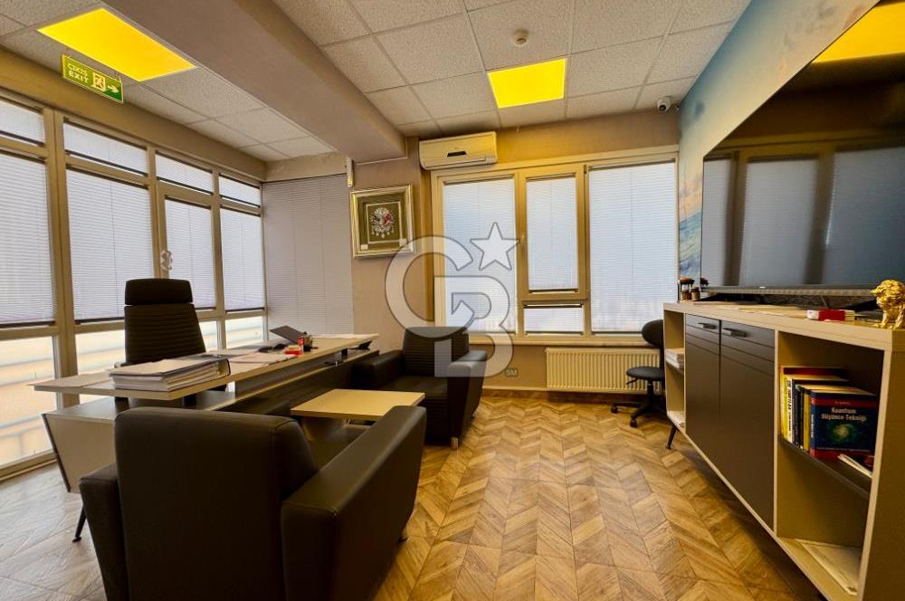 MECİDİYEKÖY MEYDANDA TABELA DEĞERİ YÜKSEK 12 BÖLÜMLÜ BAKIMLI OFİS