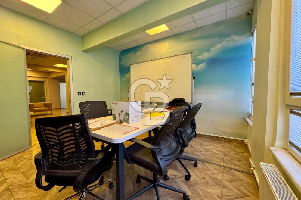 MECİDİYEKÖY MEYDANDA TABELA DEĞERİ YÜKSEK 12 BÖLÜMLÜ BAKIMLI OFİS