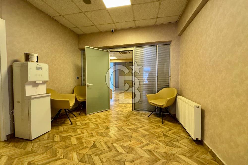 MECİDİYEKÖY MEYDANDA TABELA DEĞERİ YÜKSEK 12 BÖLÜMLÜ BAKIMLI OFİS