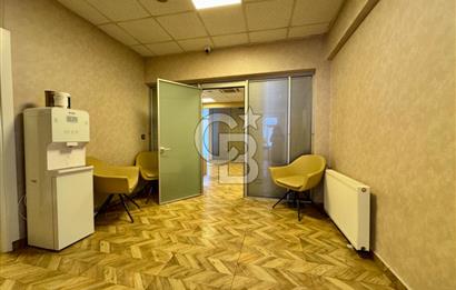 MECİDİYEKÖY MEYDANDA TABELA DEĞERİ YÜKSEK 12 BÖLÜMLÜ BAKIMLI OFİS