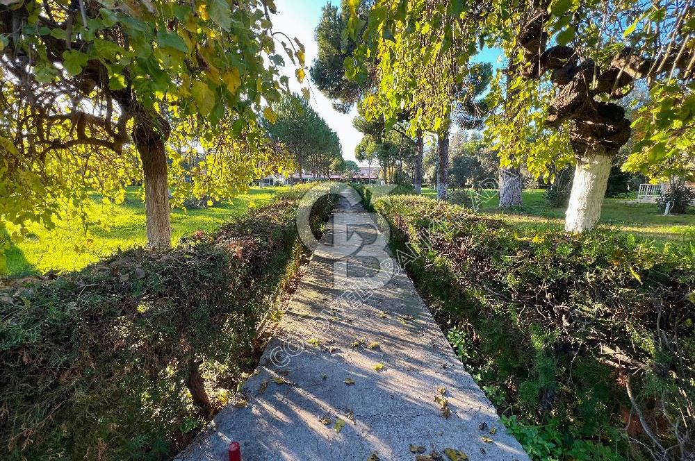 KUŞADASI DAVUTLAR SAHİL SİTESİNDE  BAHÇELİ 2+1  DAİRE