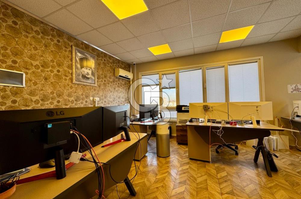 MECİDİYEKÖY MEYDANDA TABELA DEĞERİ YÜKSEK 12 BÖLÜMLÜ BAKIMLI OFİS