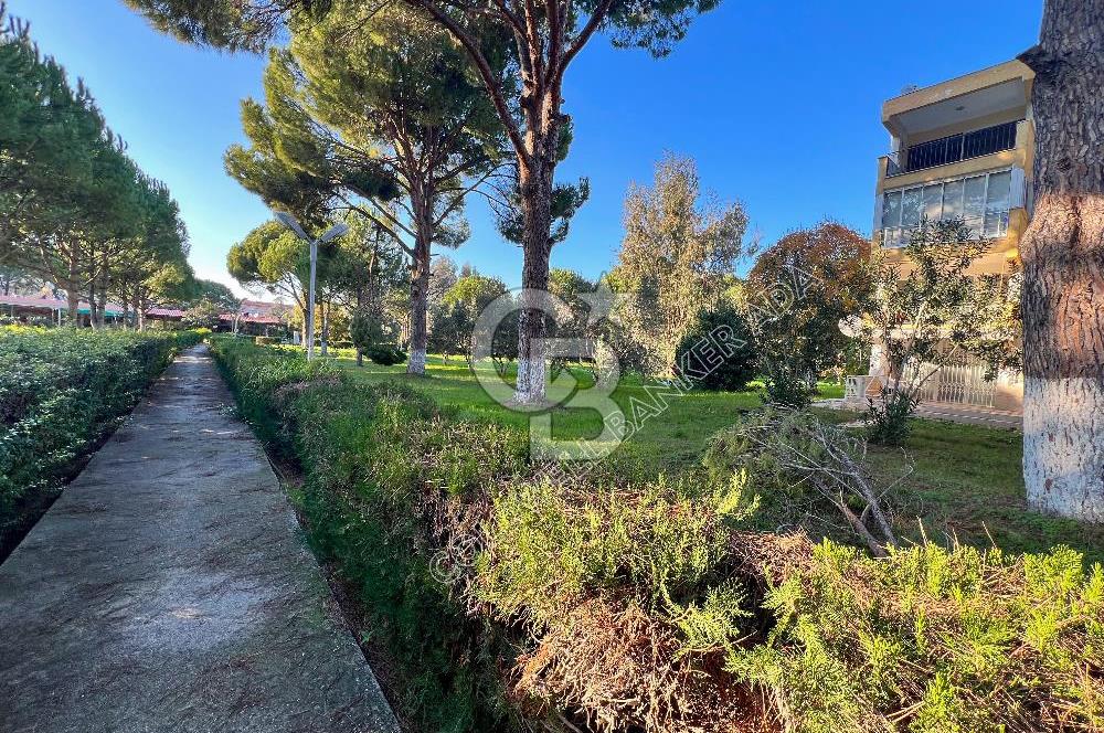 KUŞADASI DAVUTLAR SAHİL SİTESİNDE  BAHÇELİ 2+1  DAİRE
