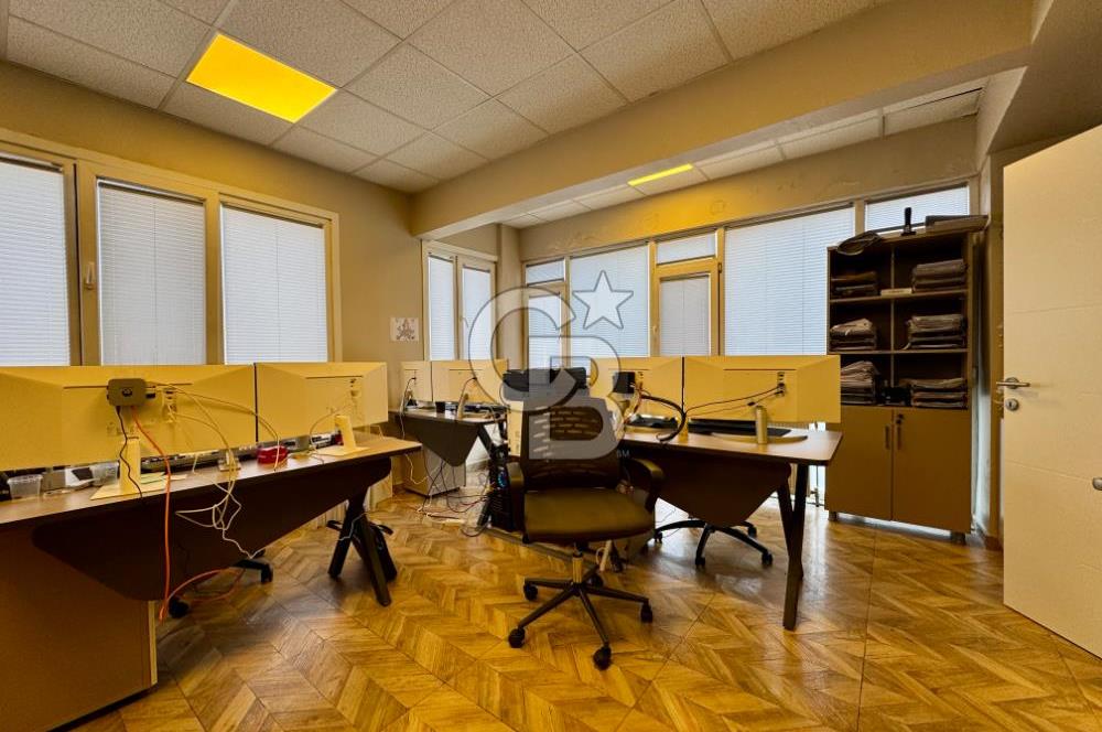 MECİDİYEKÖY MEYDANDA TABELA DEĞERİ YÜKSEK 12 BÖLÜMLÜ BAKIMLI OFİS