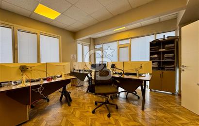 MECİDİYEKÖY MEYDANDA TABELA DEĞERİ YÜKSEK 12 BÖLÜMLÜ BAKIMLI OFİS