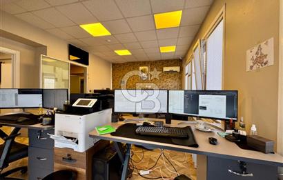 MECİDİYEKÖY MEYDANDA TABELA DEĞERİ YÜKSEK 12 BÖLÜMLÜ BAKIMLI OFİS