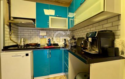 MECİDİYEKÖY MEYDANDA TABELA DEĞERİ YÜKSEK 12 BÖLÜMLÜ BAKIMLI OFİS