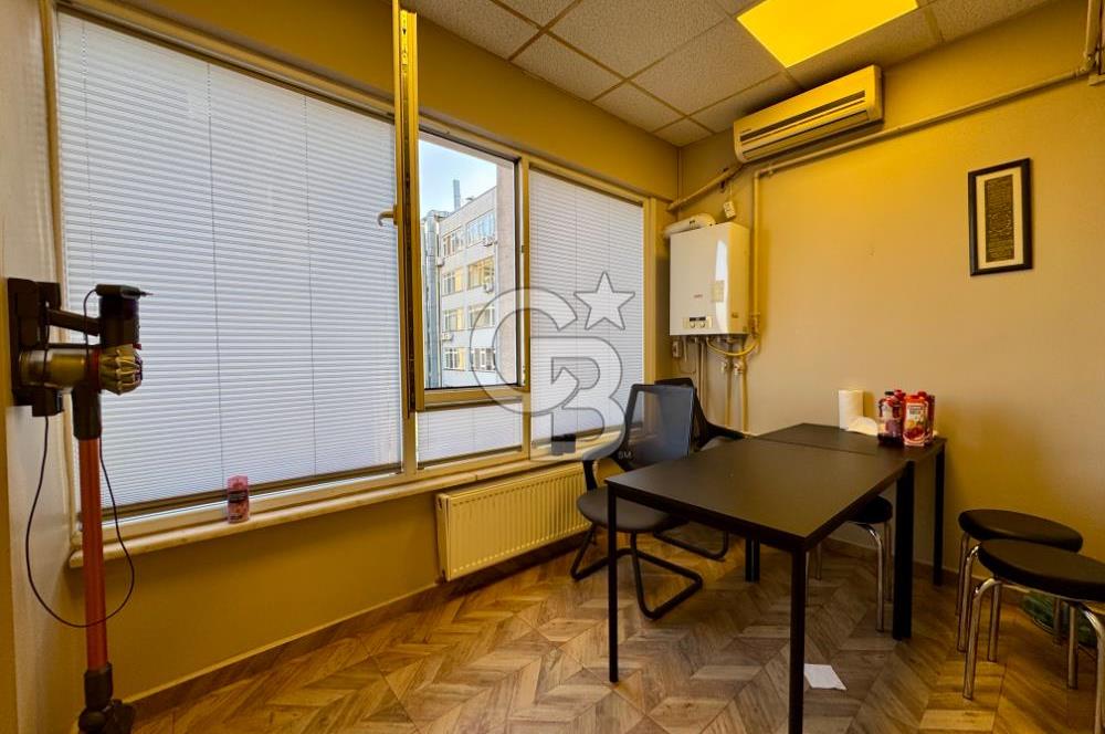 MECİDİYEKÖY MEYDANDA TABELA DEĞERİ YÜKSEK 12 BÖLÜMLÜ BAKIMLI OFİS