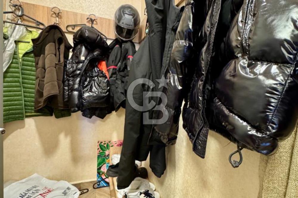 MECİDİYEKÖY MEYDANDA TABELA DEĞERİ YÜKSEK 12 BÖLÜMLÜ BAKIMLI OFİS