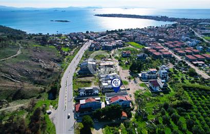 ÇANDARLI'DA BAHÇELİ VERANDALI GENİŞ 2+1 DAİRE