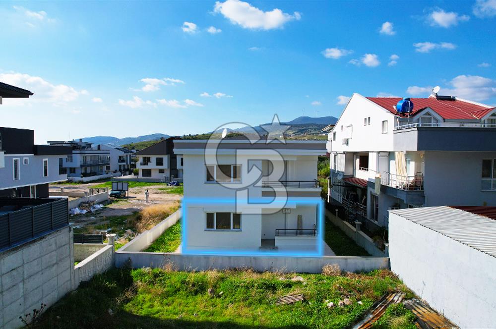 ÇANDARLI'DA BAHÇELİ VERANDALI GENİŞ 2+1 DAİRE