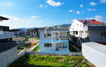 ÇANDARLI'DA BAHÇELİ VERANDALI GENİŞ 2+1 DAİRE