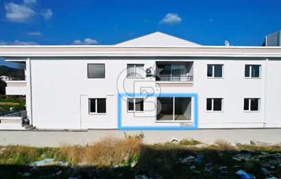 ÇANDARLI'DA BAHÇELİ VERANDALI GENİŞ 2+1 DAİRE