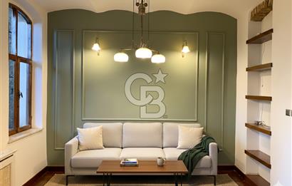 Galata'da Tarihi Petraki Apartmanında Bakımlı Satılık Daire