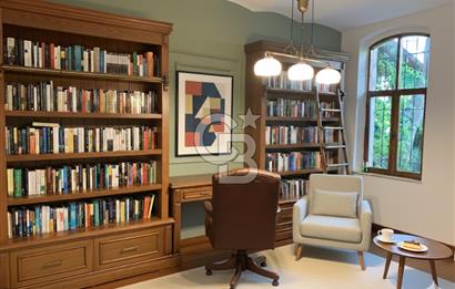 Galata'da Tarihi Petraki Apartmanında Bakımlı Satılık Daire