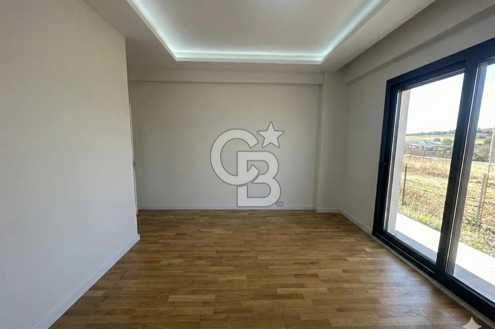 FOÇA YENİBAĞARASINDA ÖZEL HAVUZLU AKILLI SİSTEMLİ LÜKS 3+1 VİLLA