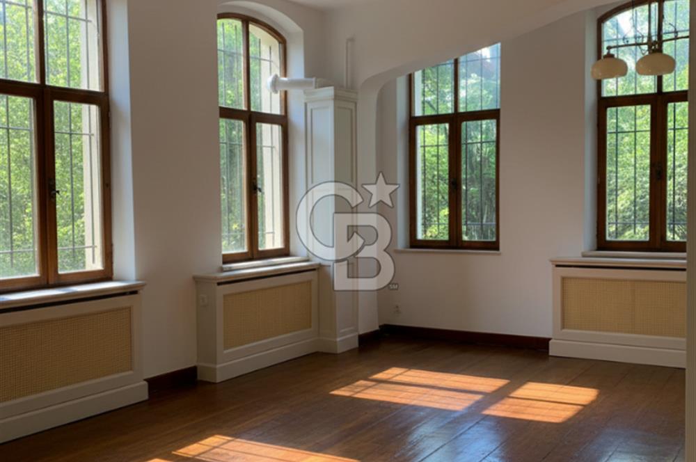 Galata'da Tarihi Petraki Apartmanında Bakımlı Satılık Daire