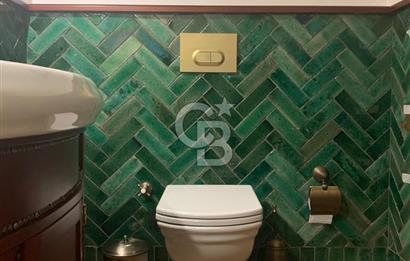 Galata'da Tarihi Petraki Apartmanında Bakımlı Satılık Daire