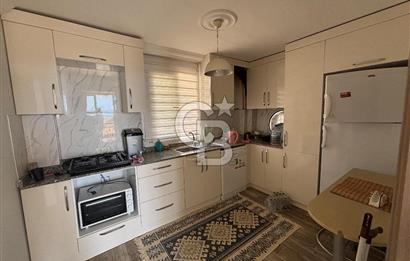 ÇANDARLI'DA DENİZ MANZARALI VE BAHÇELİ GENİŞ 1+1 DAİRE