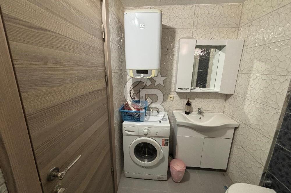 ÇANDARLI'DA DENİZ MANZARALI VE BAHÇELİ GENİŞ 1+1 DAİRE