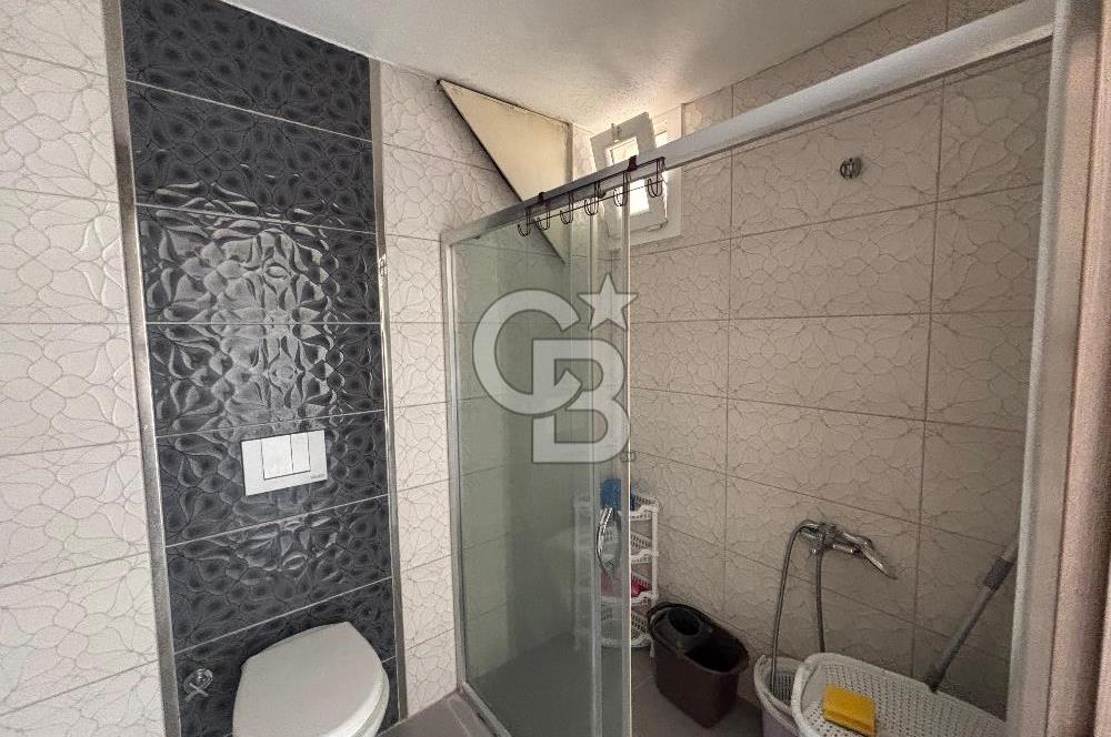 ÇANDARLI'DA DENİZ MANZARALI VE BAHÇELİ GENİŞ 1+1 DAİRE