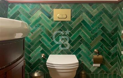 Galata'da Tarihi Petraki Apartmanında Bakımlı Satılık Daire