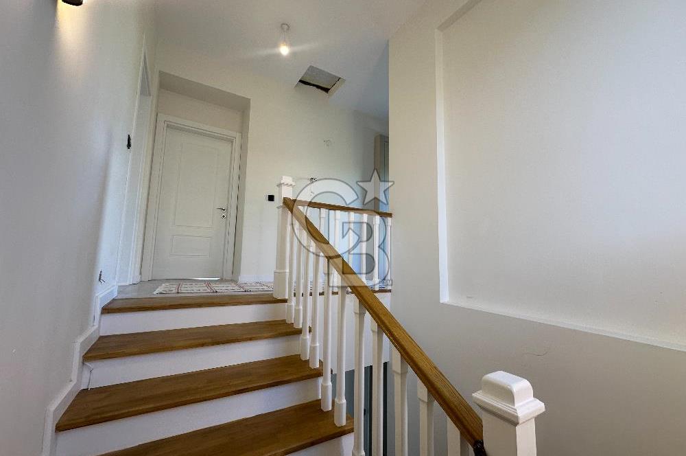 FOÇA YENİBAĞARASINDA ÖZEL HAVUZLU AKILLI SİSTEMLİ LÜKS 3+1 VİLLA