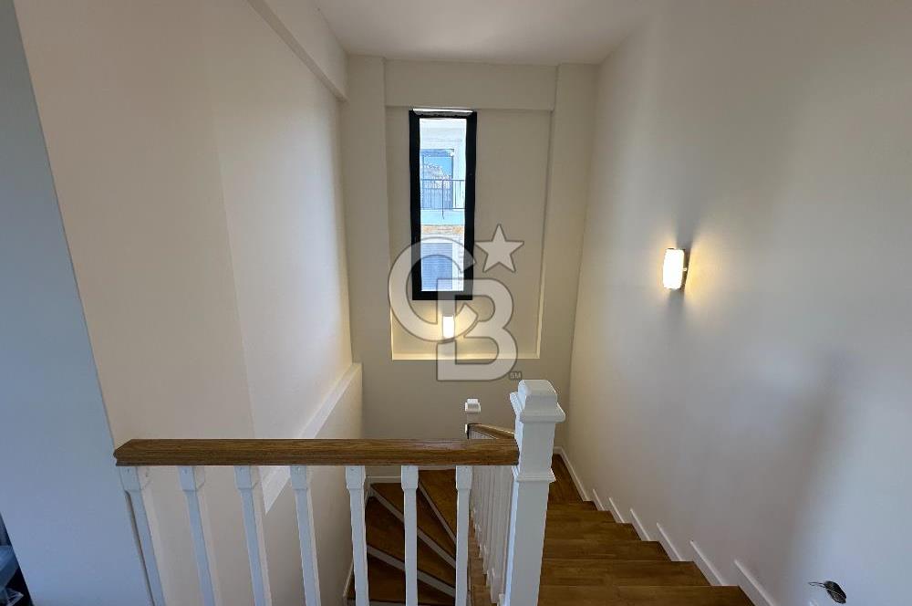 FOÇA YENİBAĞARASINDA ÖZEL HAVUZLU AKILLI SİSTEMLİ LÜKS 3+1 VİLLA