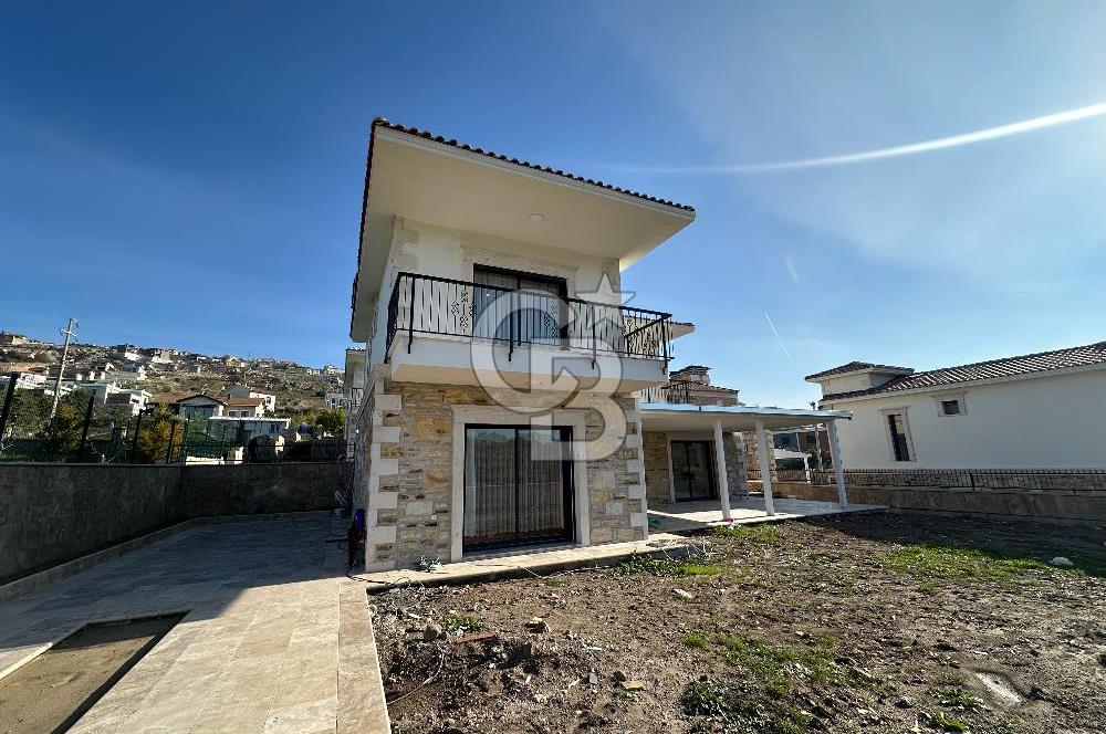 FOÇA YENİBAĞARASINDA ÖZEL HAVUZLU AKILLI SİSTEMLİ LÜKS 3+1 VİLLA
